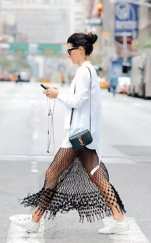 渔网衫还是比较接地气的,不过适合上半身比较少纤瘦的仙女~(右边这个