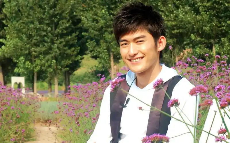 主页 桌面壁纸 明星图片 > 正文   本文 张翰特写精美图集_帅气大男生