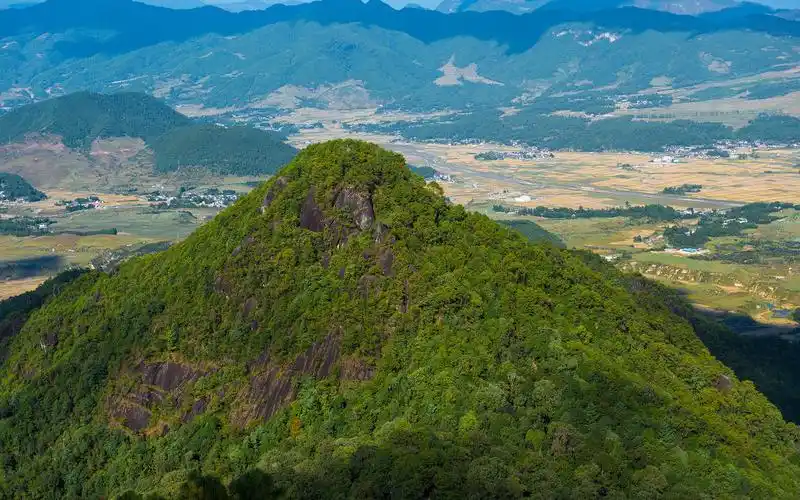 云南云峰山自然风景图片高清电脑桌面壁纸