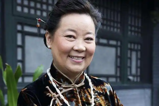 容嬷嬷方青卓:同2婚小丈夫提出离婚后,儿子:你们离了我咋办?