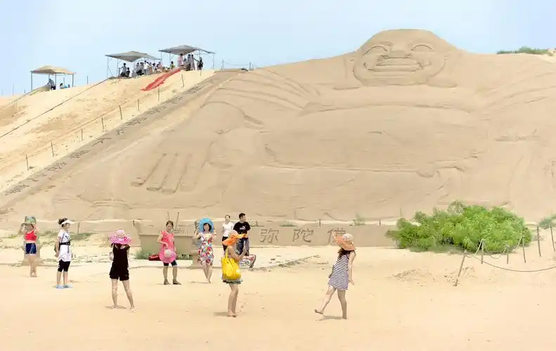 董宝瑞:游人如织的昌黎黄金海岸金沙湾沙雕大世界