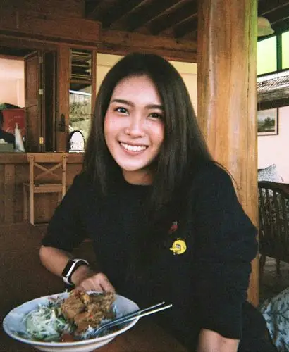 新铁石心肠女主ferny好piu亮啊!为什么他泰女主的头发永远卷.