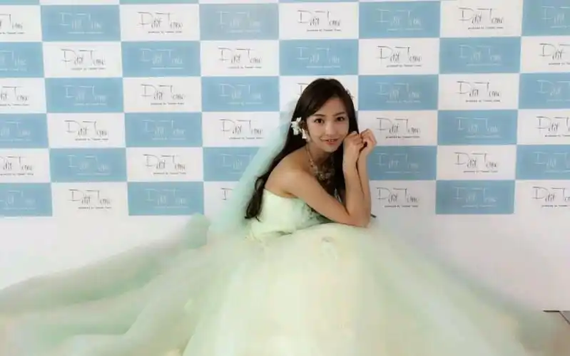 【持续更新】板野友美,婚纱品牌 petit tomo"发表会