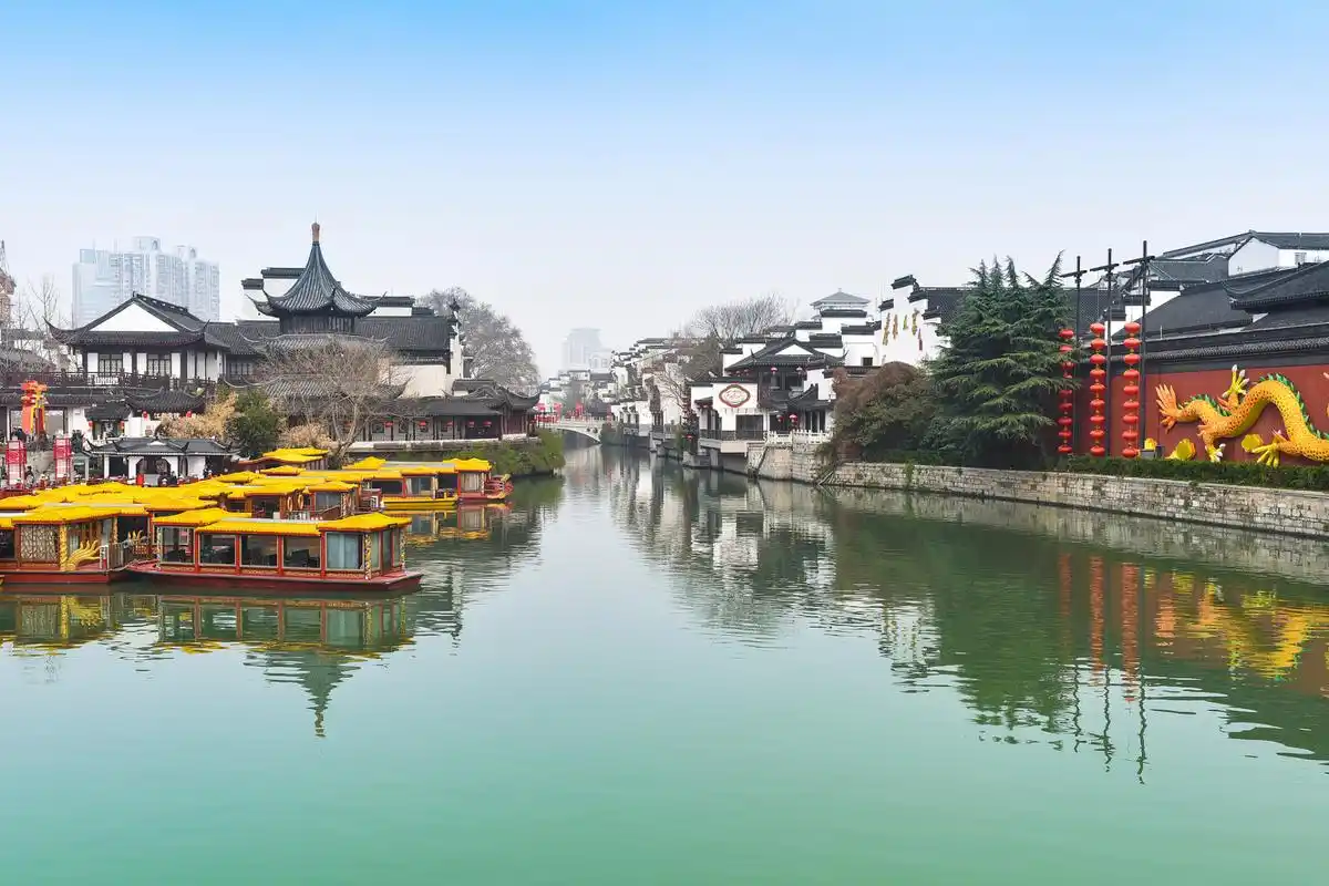 夫子庙秦淮风光带,南京城南的明珠,以夫子庙为中心,秦淮河为纽带,串联