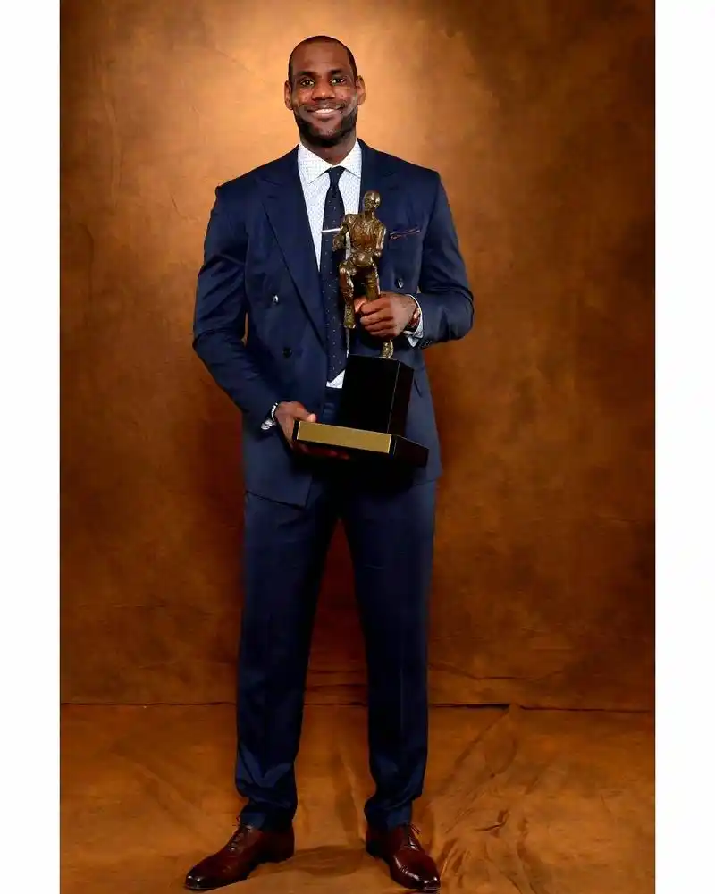 nba球员获得mvp定妆照,威少霸气,哈登花哨,邓肯最接地气!