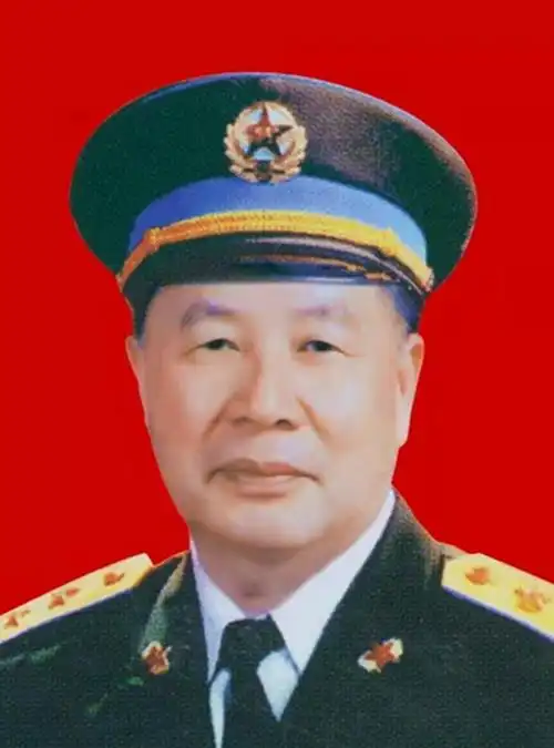 空军第八任政委,由大校直接晋升为中将,2021年去世_朱光_军衔_总政治