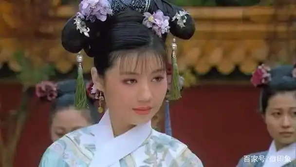 甄嬛传:大结局时,甄嬛训导青樱,谁注意到敬妃的表情了?