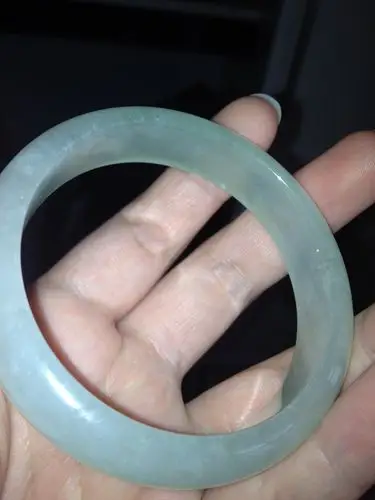 我好像是买到假玉镯了,请专家帮忙鉴定下,谢谢