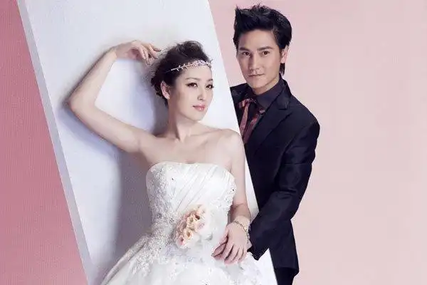 丁子峻老婆吉祥多少岁 两人怎么认识结婚的