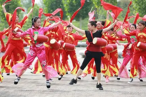 [社会] 河南腰鼓舞起来