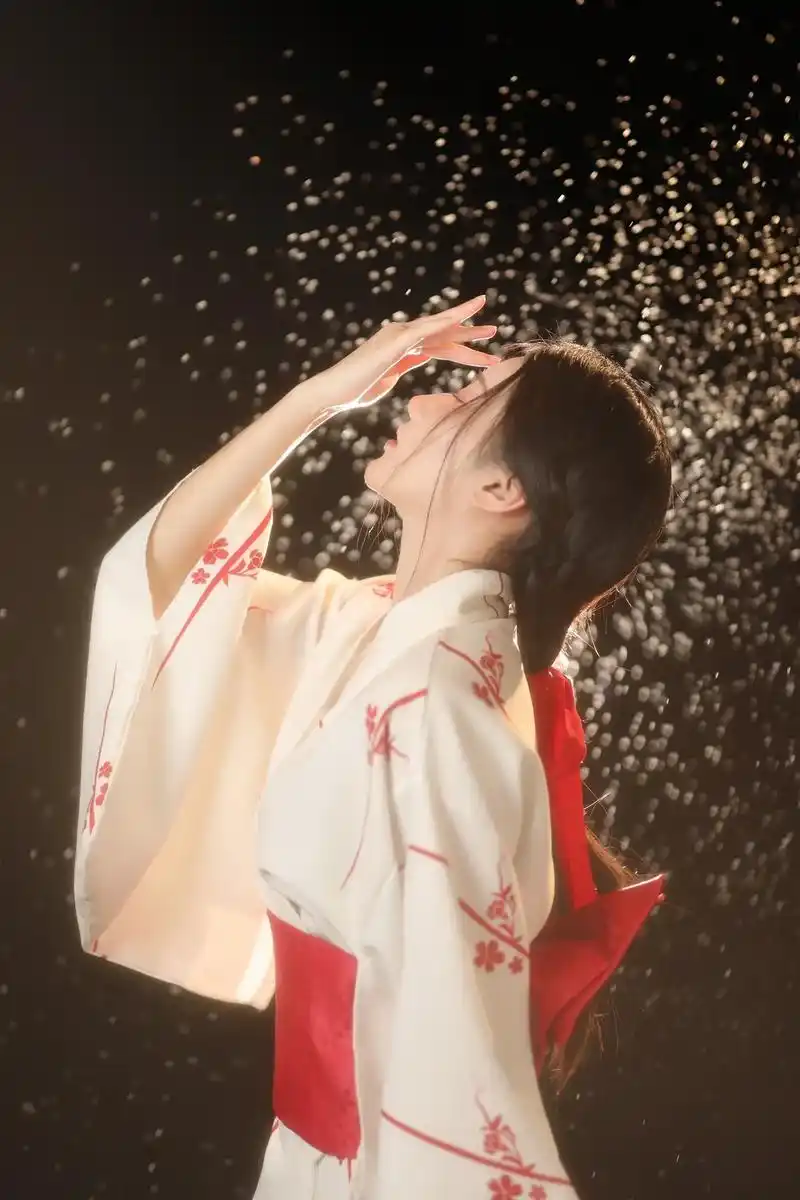 神明少女 #摄影 #氛围感 #写真 #分享照片  - 抖音