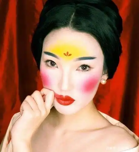 花木兰的黄色额头妆真的是黄色的吗?相同的美将在不同的时间开花