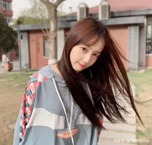 网曝吴亦凡女友生活照,长相清纯甜美,软萌可爱