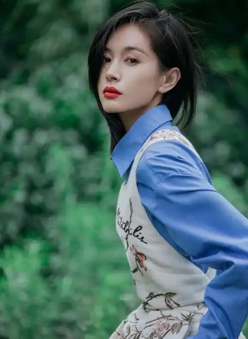 矮个子女星王子文的半身写真火了这气场可不是盖的