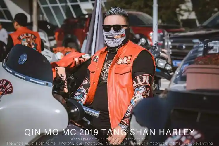 机车俱乐部装备之秦魔mc机车美女夜啤酒放荡不羁爱自由