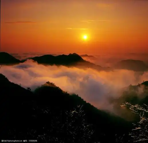 八面山日出图片