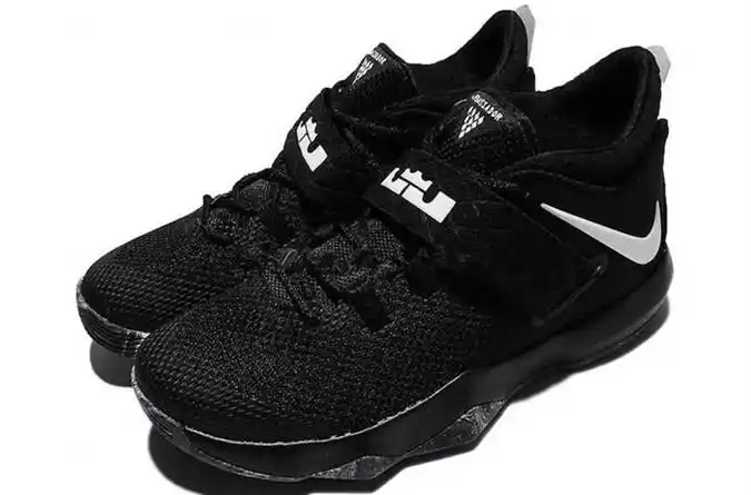 皇帝的使节勒布朗詹姆斯使节系列,哪一代是你心中最强外场球鞋?