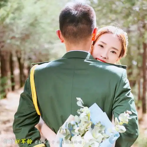 转发这组甜蜜的军恋照片,愿自己能找到心爱的ta!