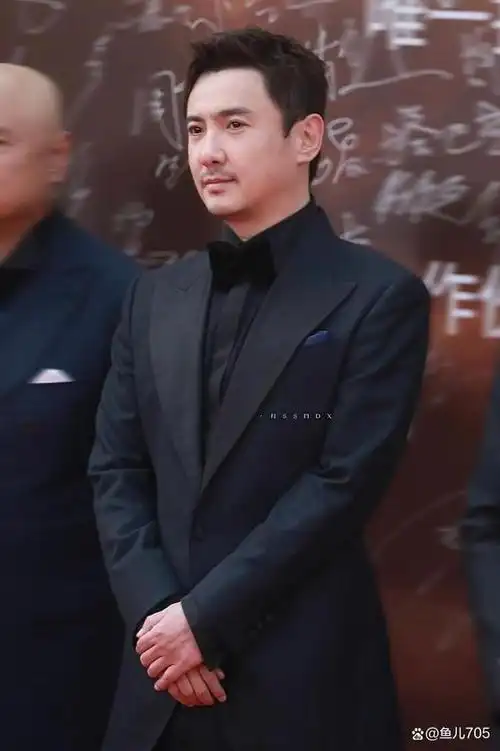 沈腾瘦了好多,华表奖颁奖礼惊艳亮相,精神状态焕发魅力四溢!