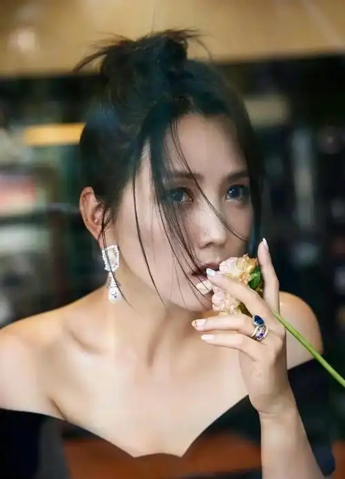 释小龙5岁童星出道,与何洁相恋分手后身价上亿,各自安好