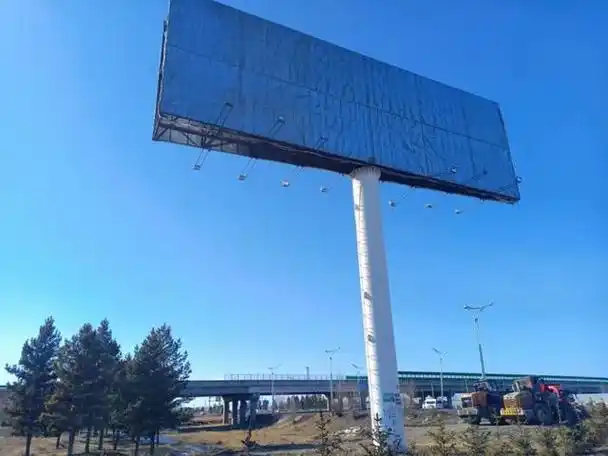 经济技术开发区综合行政执法大队对经开区范围内户外广告牌进行排查