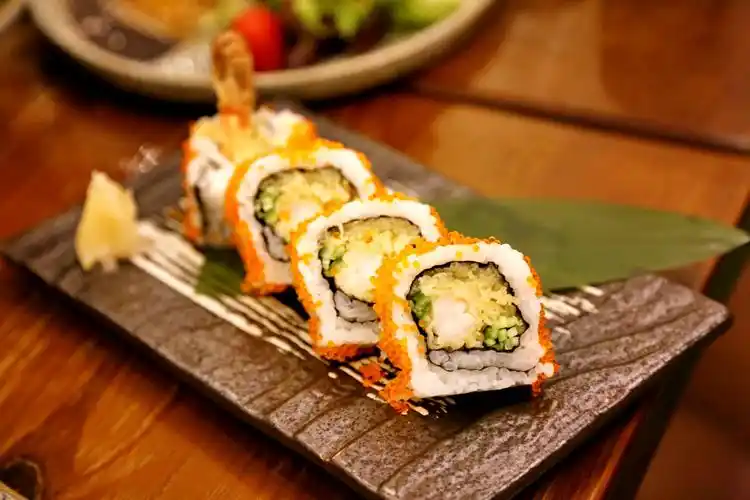 寿司卷中榴莲芝士卷最有范,武汉市场上还不多见.