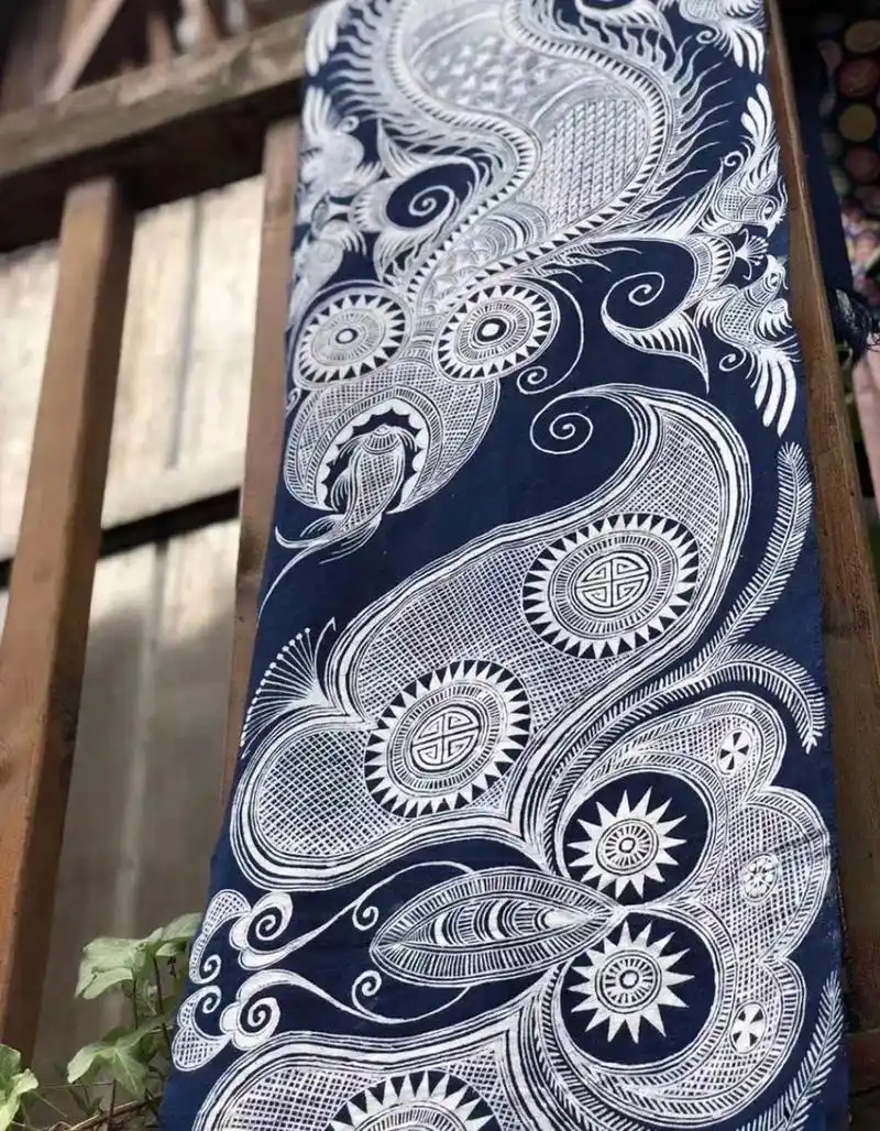 图腾崇拜苗族图腾记忆  幡旗中的蝶纹,传说蝴蝶从枫树叶心出来,与水泡