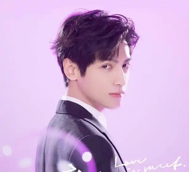 皓衣行:罗云熙和陈飞宇牵手,两人的动作超级亲密,导演