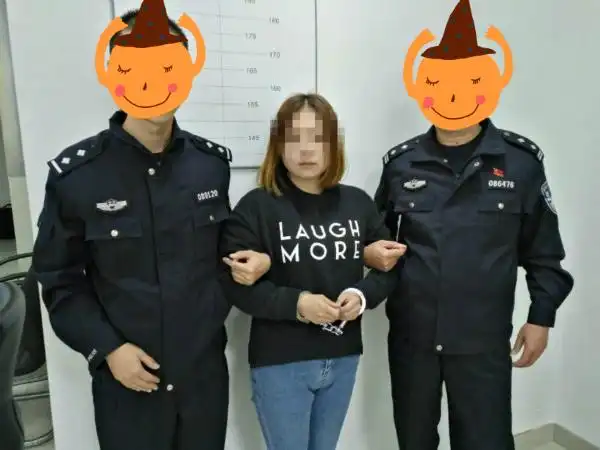 只因为在人群中多看了一眼休班民警抓获女逃犯