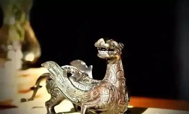 古中山国青铜器——错金银双翼神兽