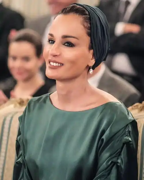 扯白||集"权力,财富,美貌"于一身的女人,真的存在吗?_谢赫莫扎