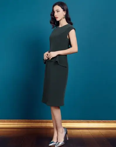 青田深松绿纯色重磅真丝连衣裙