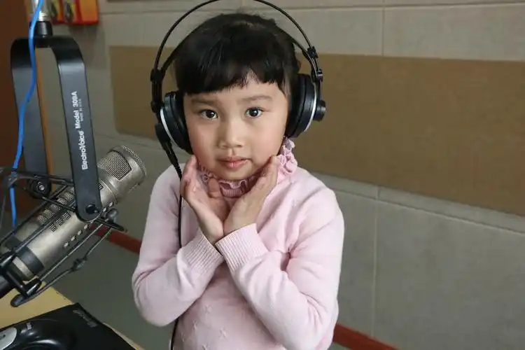 923,首页任务栏的"爱呦宝贝"照片,节目时间:16:00——17:00,主持人