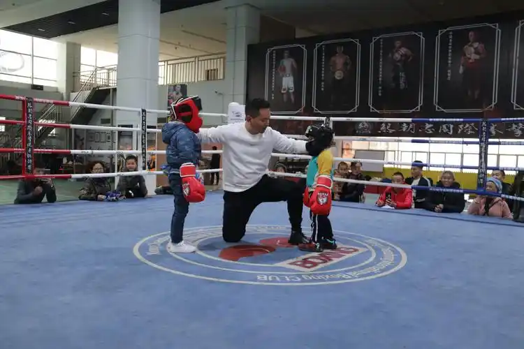 熊朝忠拳击健身俱乐部寒假班招生开始啦! 拳击吧,少年!