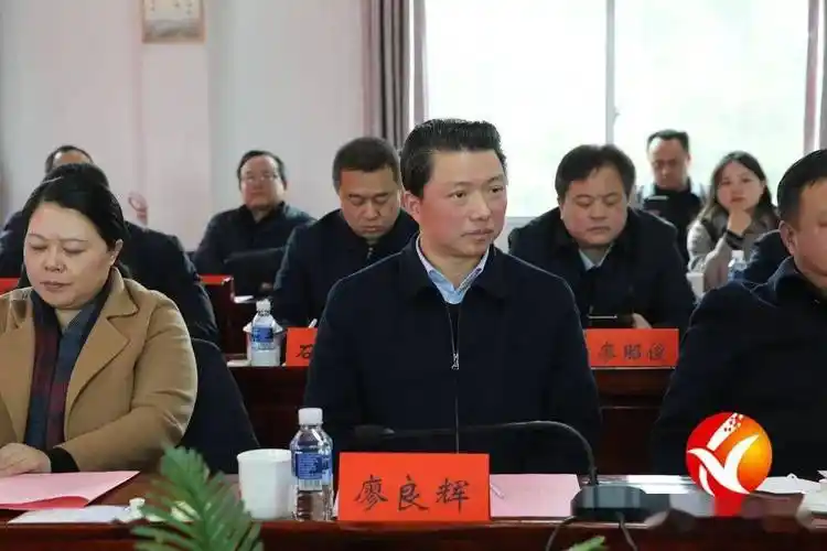 花垣县召开回归湘商和返乡创业企业家代表座谈会_发展_建设_廖良辉