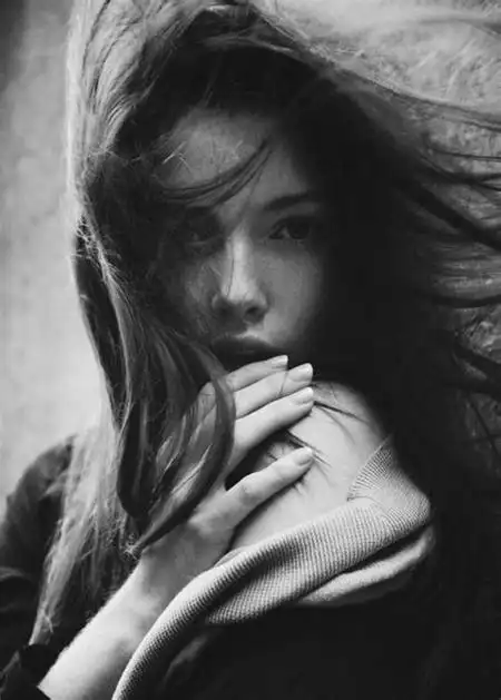 极简主义欧美伤感黑白图片女生 欧美美女霸气图片高清-腾牛个性网