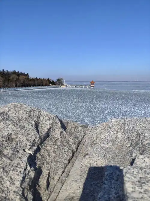 莱西产芝水库
冰肌如肤,清凉世界!