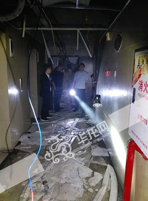 重庆一小区发生天然气爆炸 电梯炸坏一人受伤