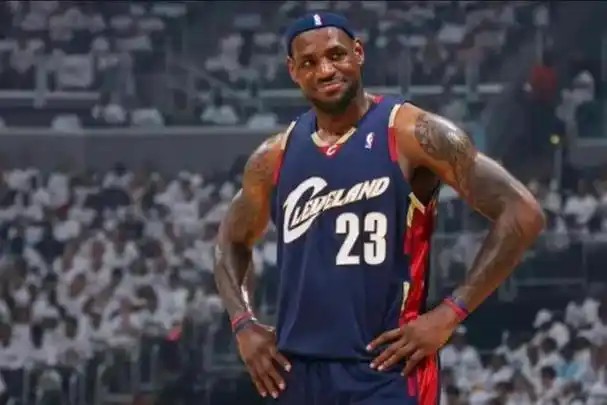 2003年以状元秀的身份进入nba联盟开始,直到今天,20多年过去了詹姆斯