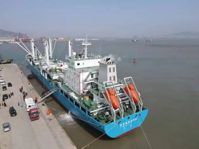 又一艘万吨级远洋渔船荣成市鲁荣远渔运898远洋辅助运输船开启首航之