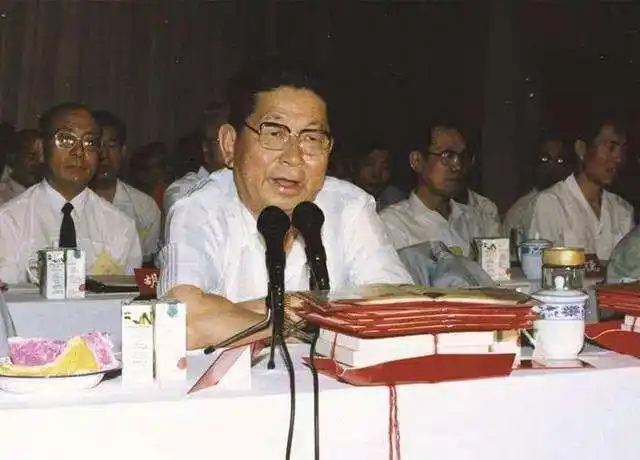 他是原甘肃省副省长,13岁入党,官至正部级,1964年却被下放改造|李子奇