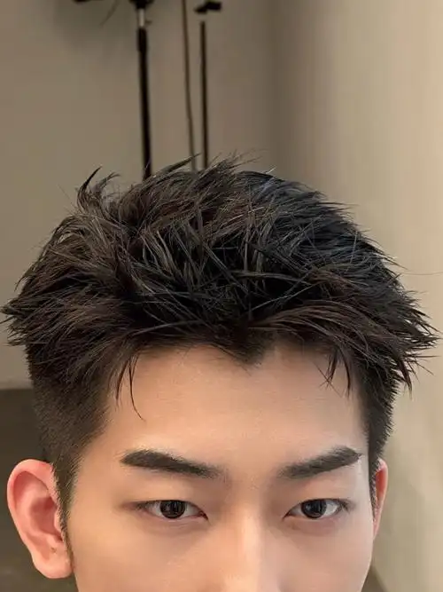 上做到了免打理脸大,脸方,脸圆等等脸型都适合的发型而且简约干净清爽