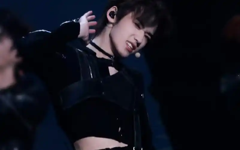 【宋亚轩】此腰只应天上有(cr:poissons双鱼·宋亚轩)