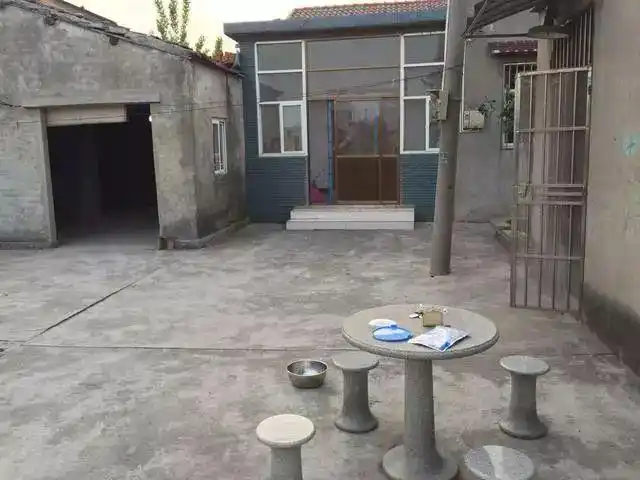 农村院落,地面材质水泥vs红砖,到底哪种更合适?看完你就明白