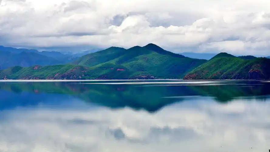 远看山有色近听水无声