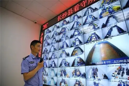 高墙内的"解铃人"是如何度过一天的?