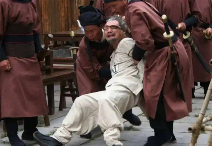 在古装剧里,我们时常可以看到犯人被判处斩首.