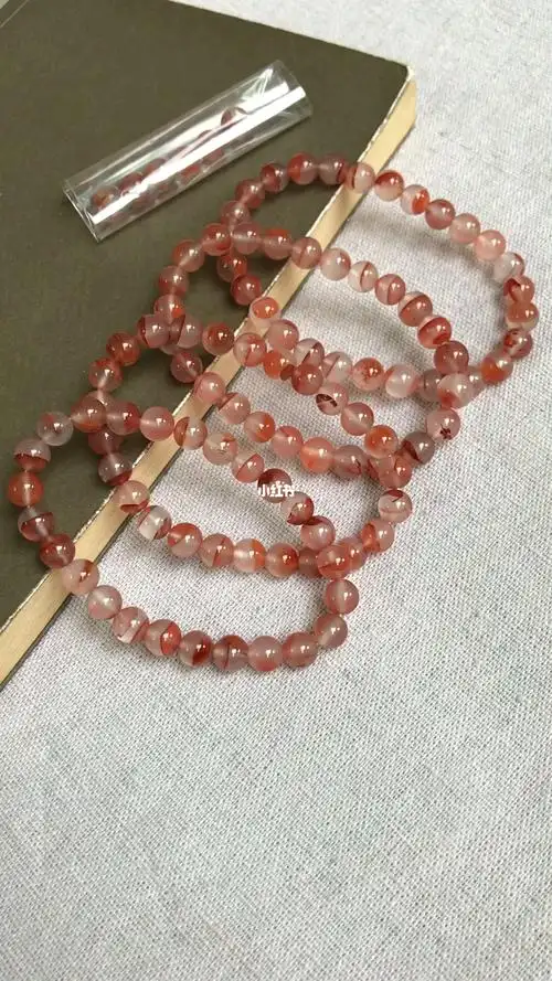 讲一下这条南红玛瑙冰飘串