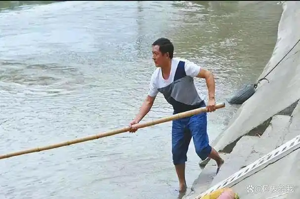 一具尸体18000,一周捞70具尸体,捞尸人哭诉:根本不挣钱