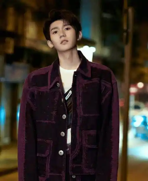 有种"断骨式长大"叫王源,1米8身材比例引热议,不愧是三小只最帅_造型